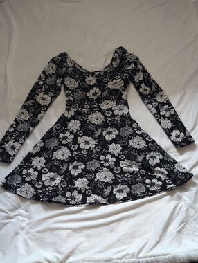 Basil Lola Monochrome Black/ White Floral Long Sleeve Fit-and-Flare Dress Size:S